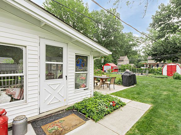 2nd image of 8279 Westmoor Rd