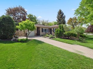 403 W Manawa Trl, Mount Prospect, IL