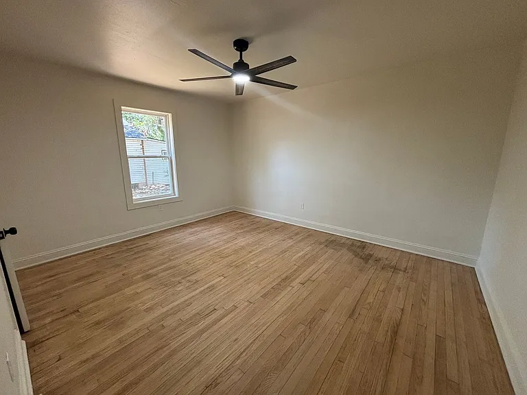 1601 Traffic St — Photo 8