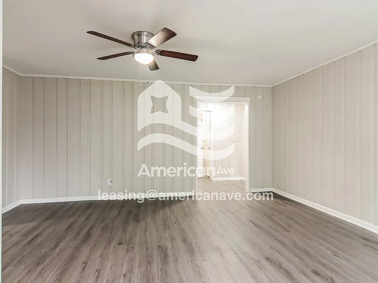 1363271_005_living_room_14176487.jpg