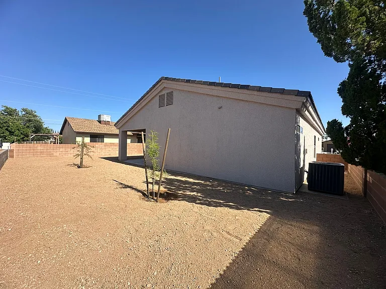 2743 Chambers Ave — Photo 51