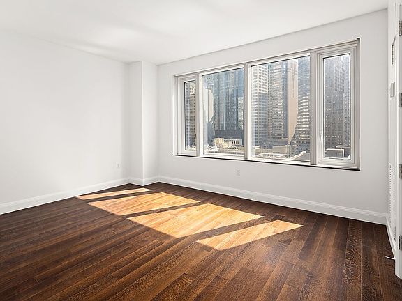 3rd image of 70 Little St W Unit 14G