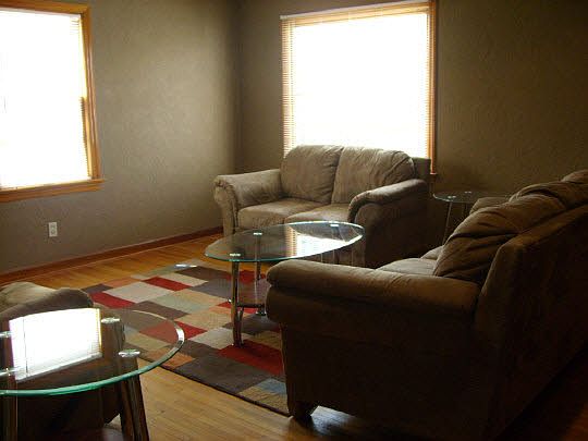 3rd image of 914 20th St