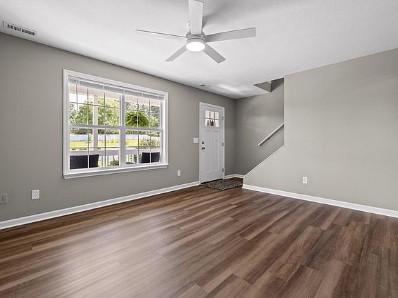 4th image of 240 Farmingdale Pl SE