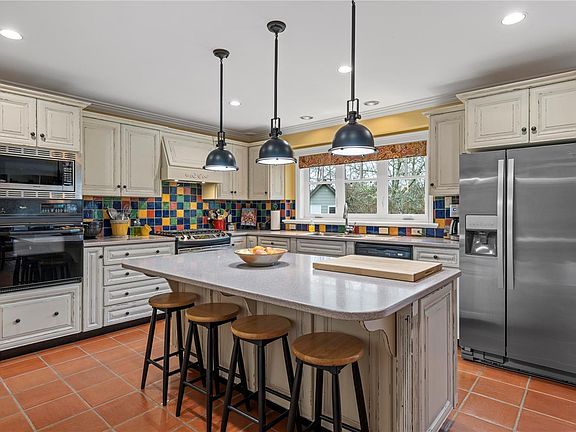 2nd image of 766 Hemsworth Rd