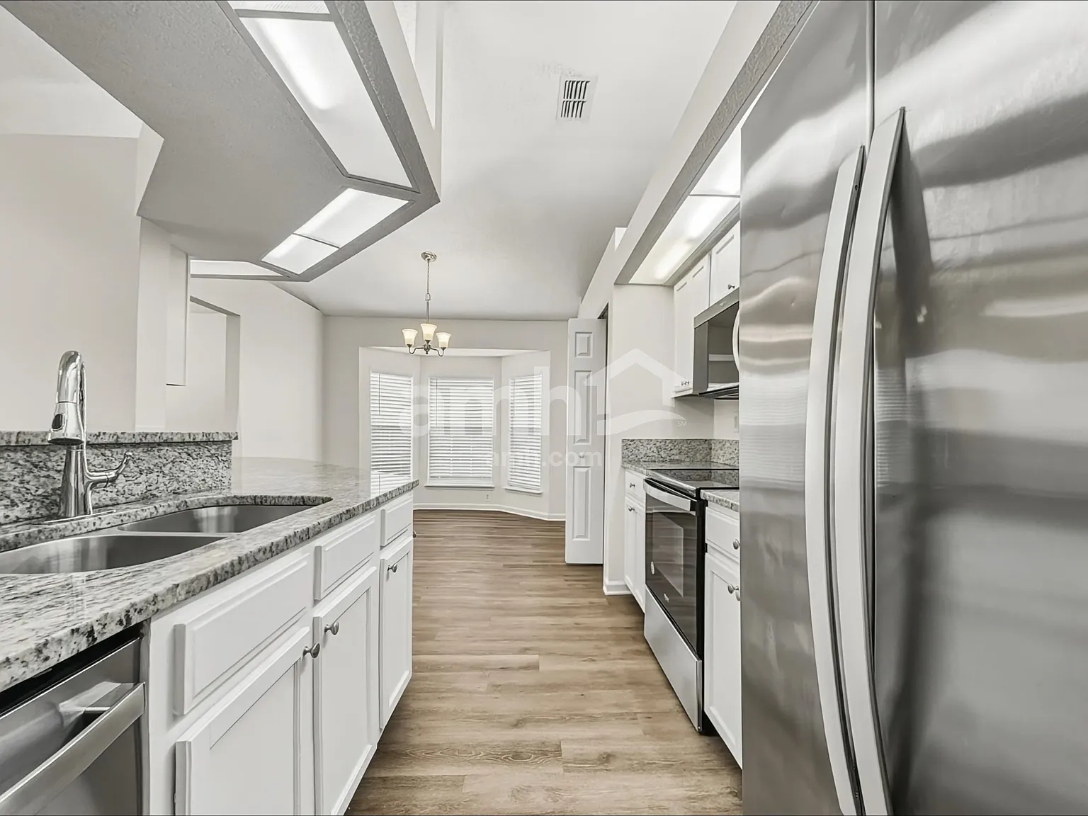 3 bed, 2.0 bath, 1388 sqft, $1,960 — Photo 3