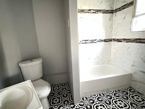 4th image of 52 Harrison Ave #4A