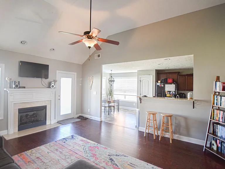 716 Elm St — Photo 4