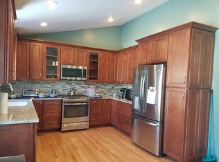 540 Chester Ct W, Aurora, IL 60504