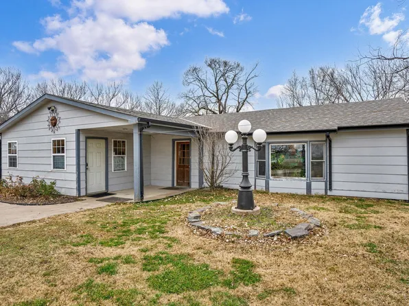 1649 N Prairie Creek Rd, Andover, KS 67002