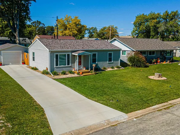 151 Carter Ln, Lincoln, IL 62656