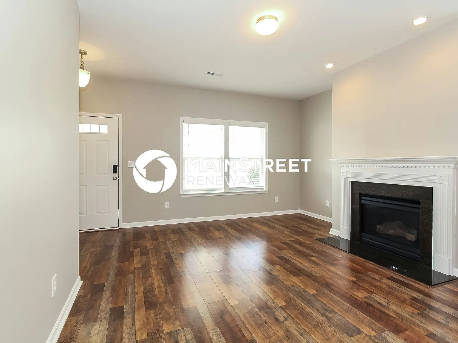 118 W Cavendish Dr — Photo 2