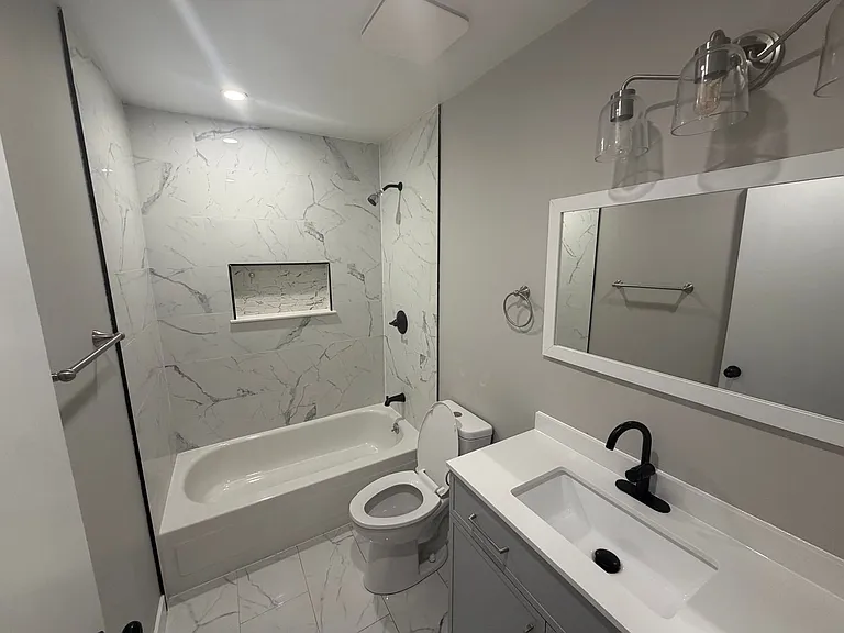 TAC T Carlyle Apartments — Photo 7