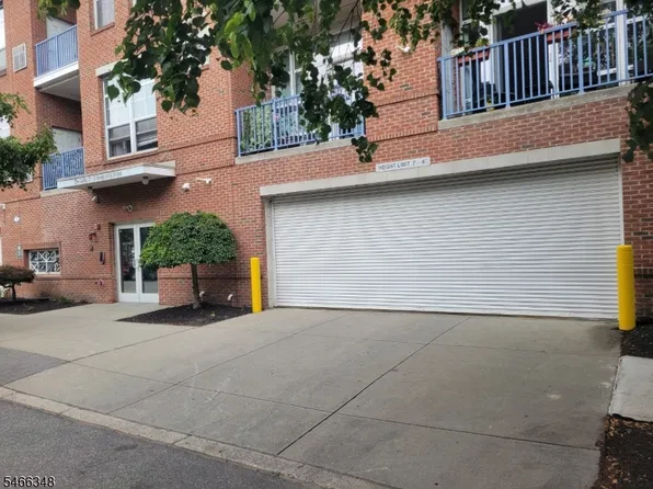 3 Greenwich Dr #84, Jersey City, NJ 07305