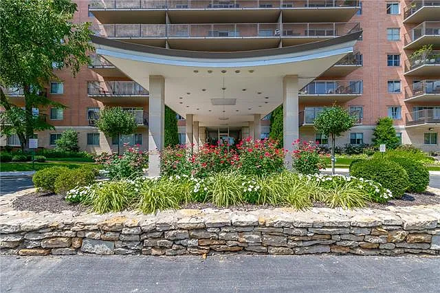 4550 Warwick Blvd #909 — Photo 9
