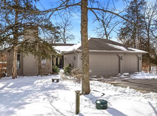 18 Colony Ln, Galena, IL