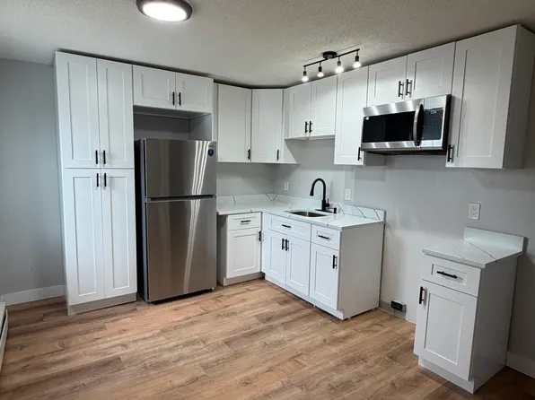 29 Pearl St #2B, Willimantic, CT 06226