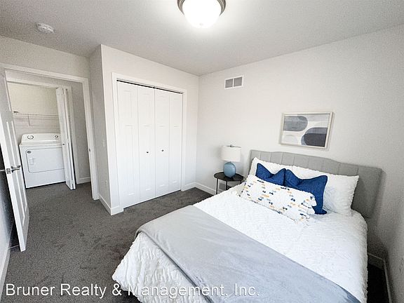 2nd image of 1361 N Windsor Ave #11723769