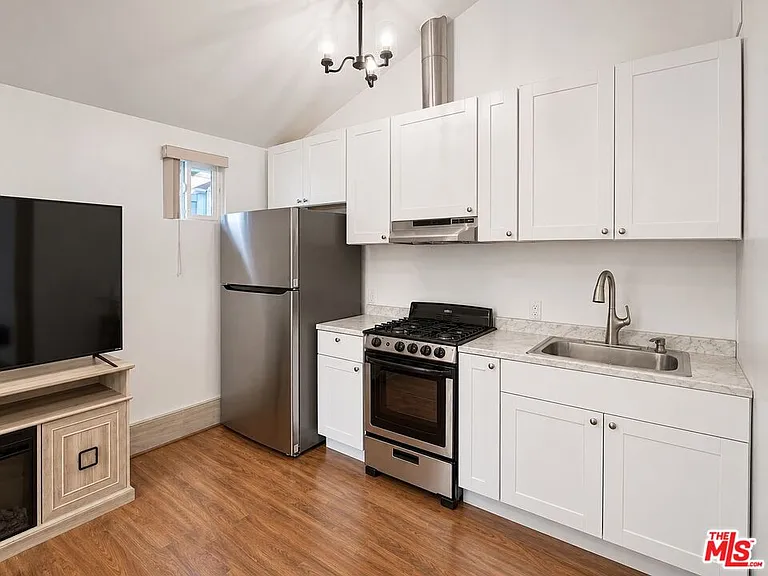 7913 Vanscoy Ave — Photo 5