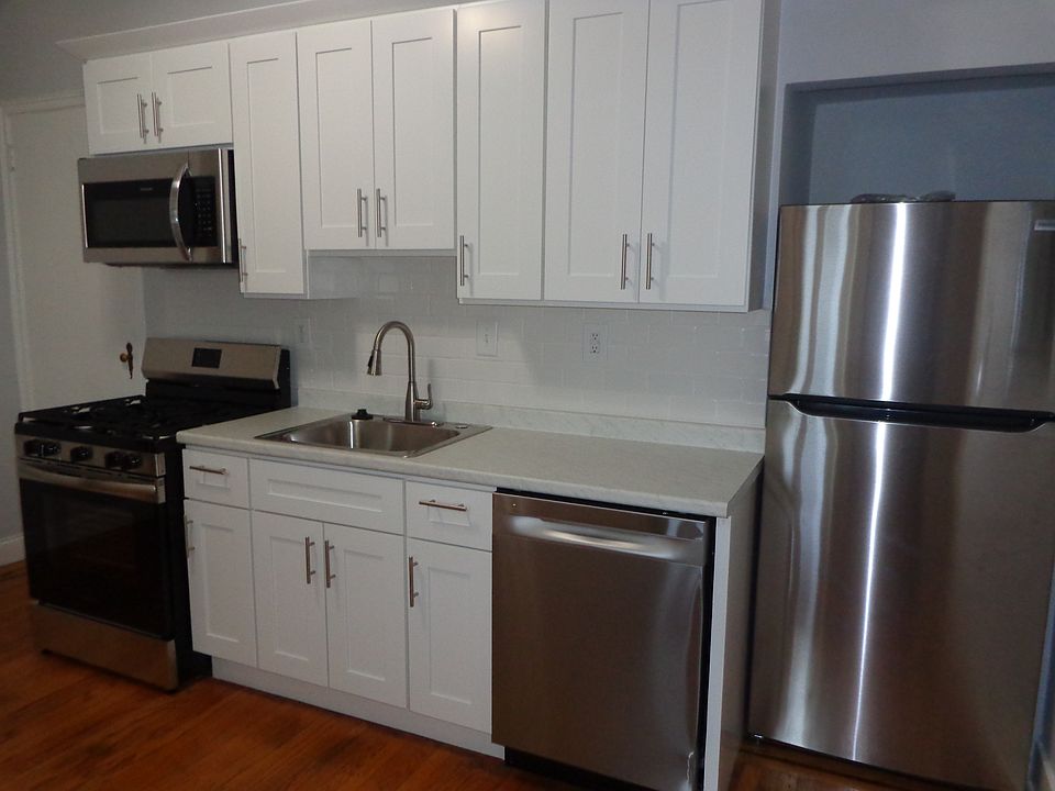 Kitchen with new cabinets and new appliances