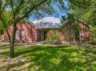 205 Ruth Ct, Kennedale, TX 76060