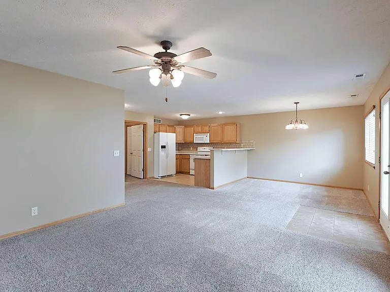 1718 Sawyer St — Photo 2