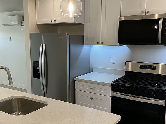 3rd image of 1423 N Venice Ave #11522927