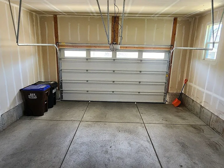 1255 N Main St — Photo 32