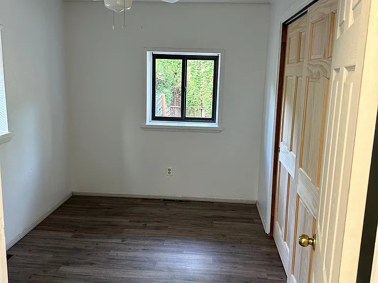 2476 Agua Fria St — Photo 10
