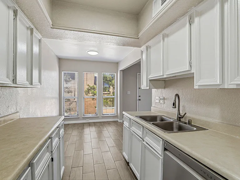 10604 Springwood Dr #D — Photo 7
