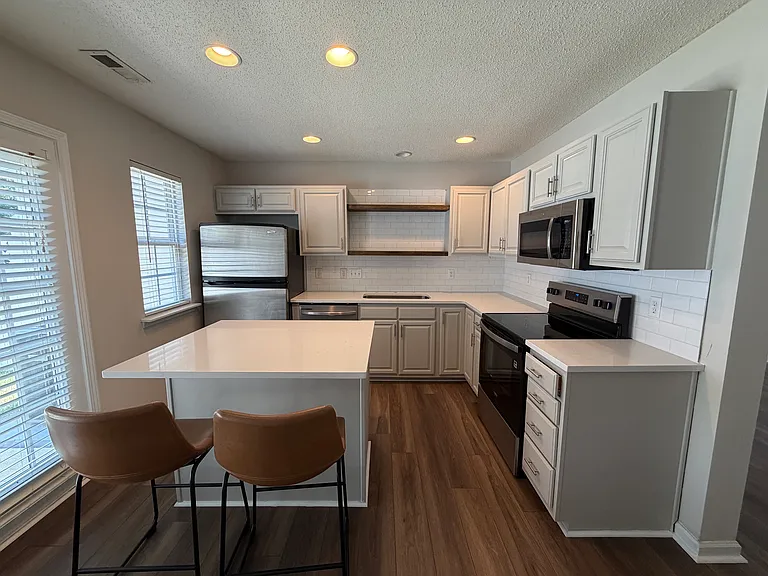 405 Gelderland Dr — Photo 12