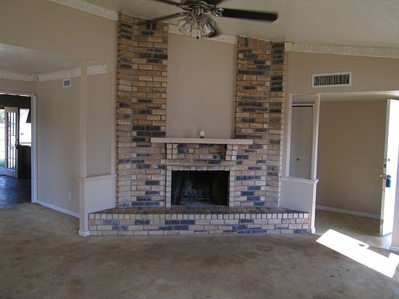 2nd image of 5026 Coffeyville Trl