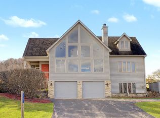 19 Walnut Hill Dr, Galena, IL 61036