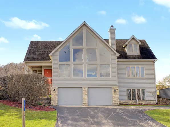 19 Walnut Hill Dr, Galena, IL 61036