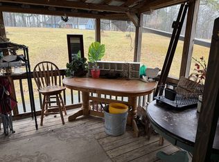 9 Crest Dr, Averill Park, NY 12018