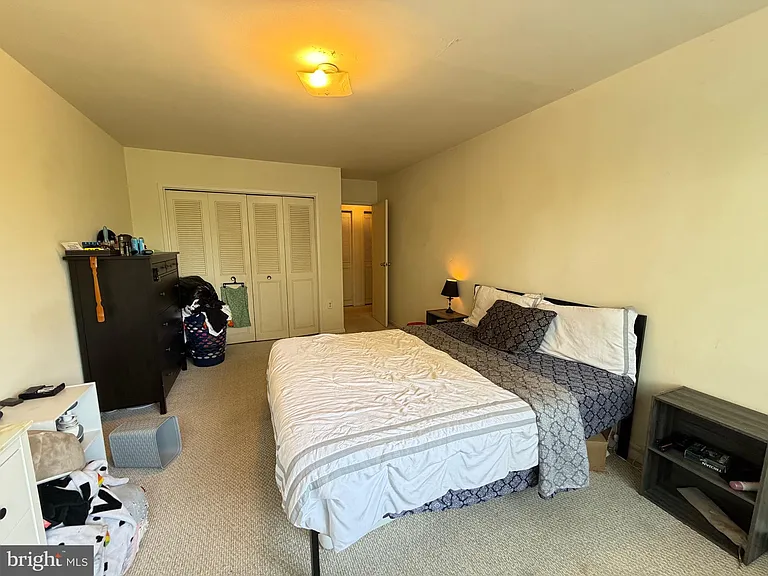 10201 Grosvenor Pl #320 — Photo 14