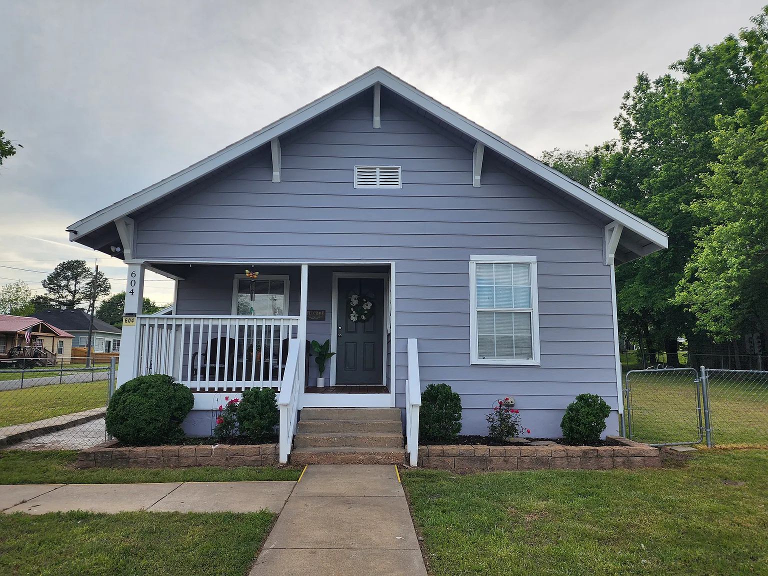 4 bed, 1.5 bath, 1284 sqft, $1,500 — Photo 1