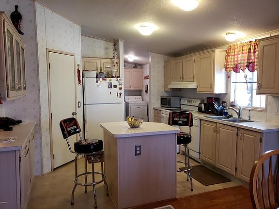 4th image of 3703 N Iowa Ave