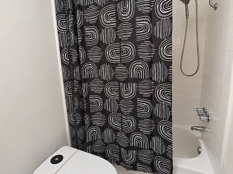1178 N Kenmore Ave #4 — Photo 16