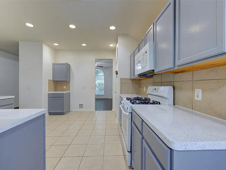 14027 Coveney Dr — Photo 15