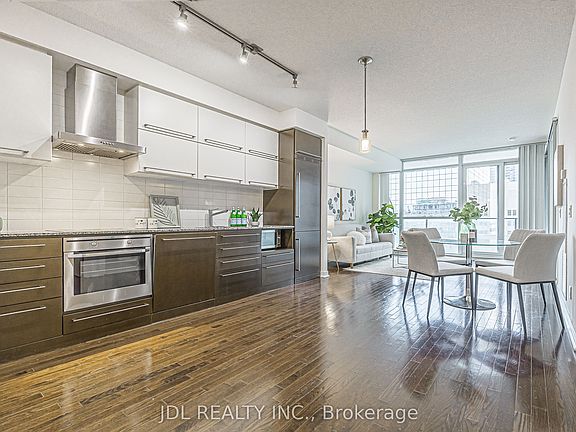 5th image of 770 Bay St Unit 1105