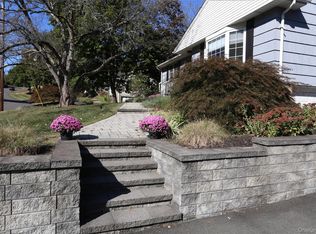 12 Deerwood Dr, New City, NY 10956