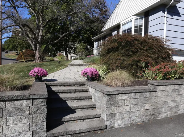 12 Deerwood Drive, New City, NY 10956