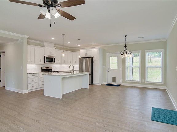 4th image of 112 Ashley Cir
