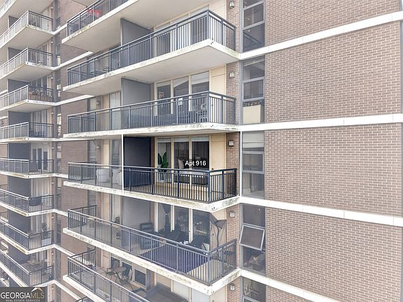 2nd image of 620 Peachtree St NE APT 916
