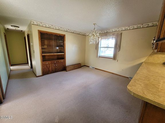 3rd image of 315 W Oak Ave