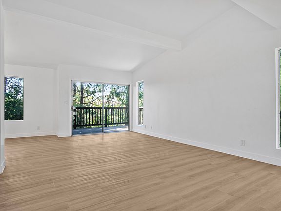3rd image of 8 Aspen Way