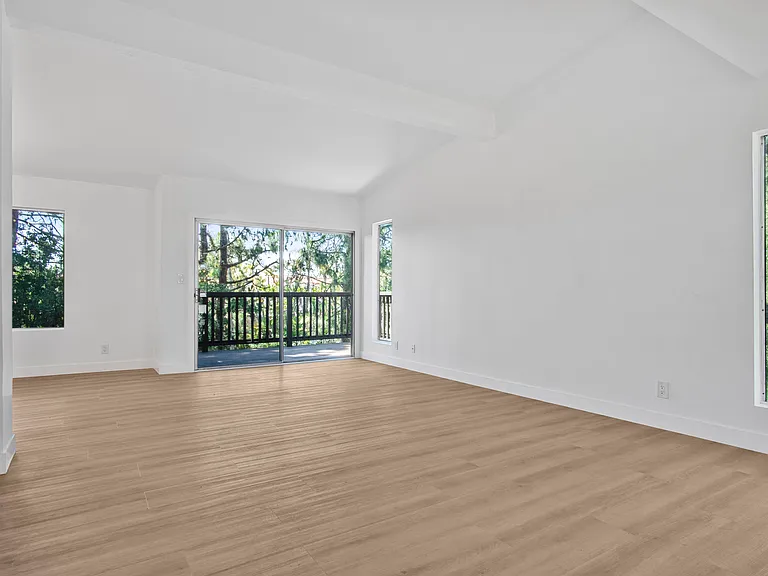 8 Aspen Way — Photo 3
