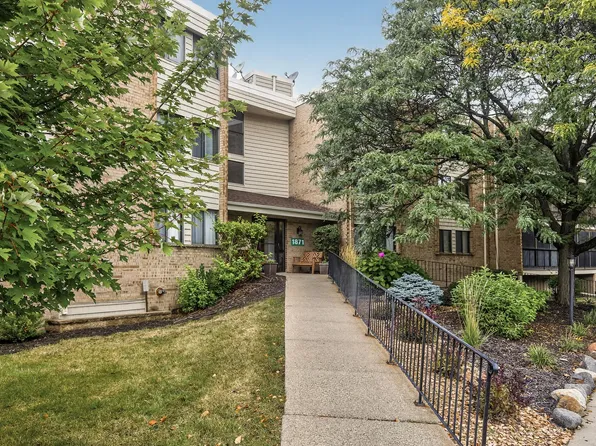 1871 Silver Bell Rd APT 217, Eagan, MN 55122