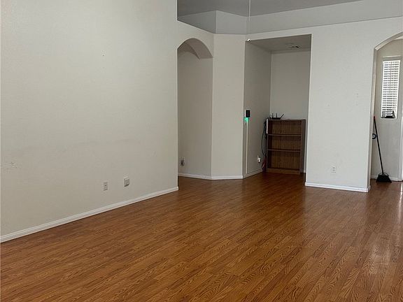 5th image of 620 Krysta Ln